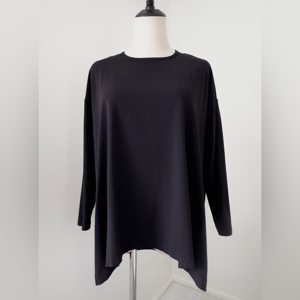 Lululemon Black Women's Top size 6 (medium)